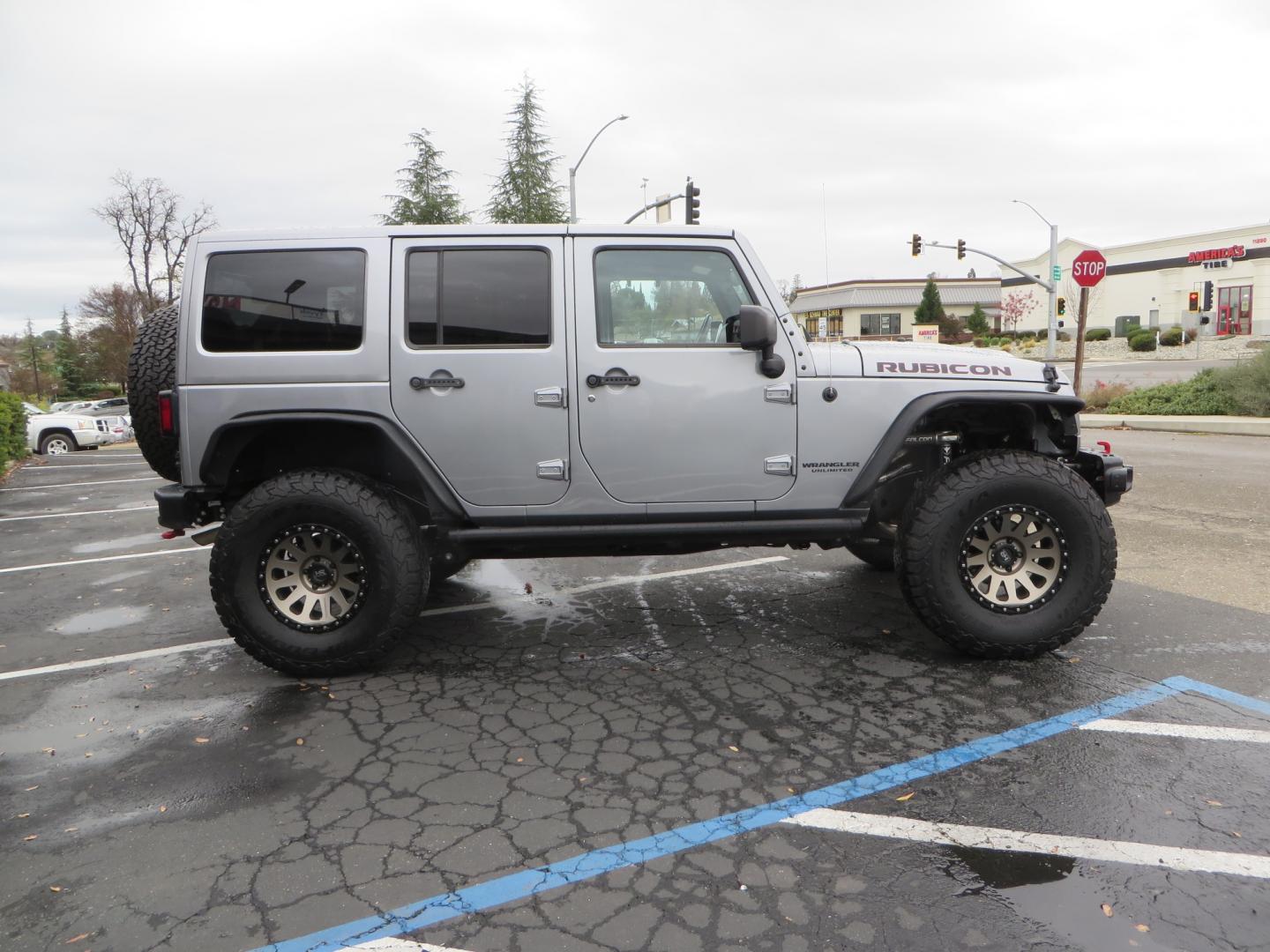 2017 SILVER /BLACK Jeep Wrangler Unlimited Rubicon 4WD (1C4BJWFG3HL) with an 3.6L V6 DOHC 24V FFV engine, automatic transmission, located at 2630 Grass Valley Highway, Auburn, CA, 95603, (530) 508-5100, 38.937893, -121.095482 - Rubicon sitting on a Teraflex suspension system, Falcon shocks, 37" BFG KO2 tires, 17" Hardrock wheels, RC Fender Flares, and AMP steps. - Photo#3